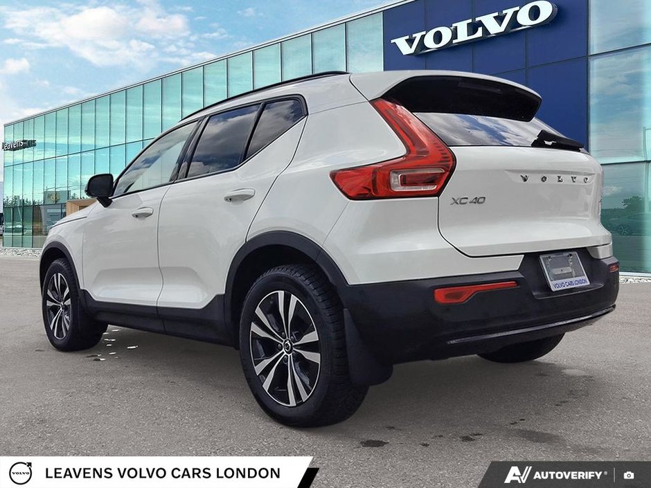 2024 Volvo XC40 ULTIMATE DARK THEME-3