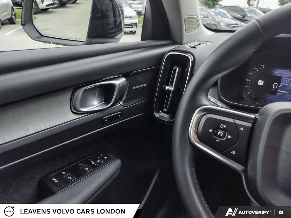 2024 Volvo XC40 ULTIMATE DARK THEME-16