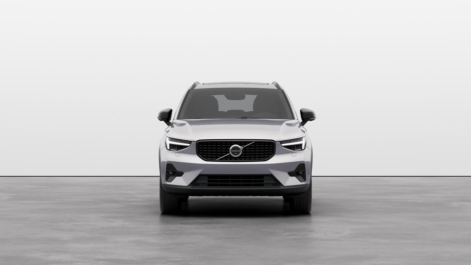 2025 Volvo XC40 PLUS DARK THEME-2