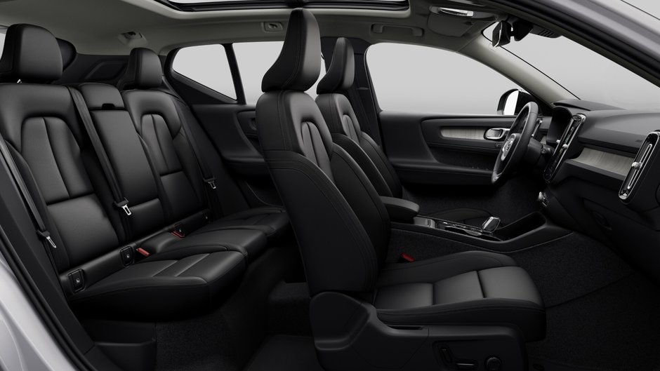 2025 Volvo XC40 PLUS DARK THEME-10