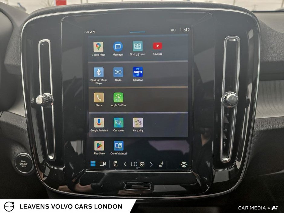 2025 Volvo XC40 PLUS DARK THEME-26