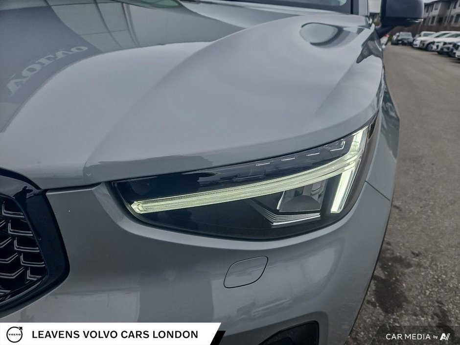 2025 Volvo XC40 PLUS DARK THEME-7
