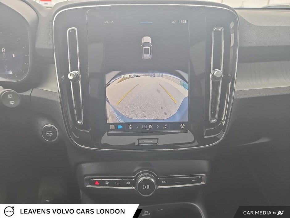 2025 Volvo XC40 PLUS DARK THEME-18