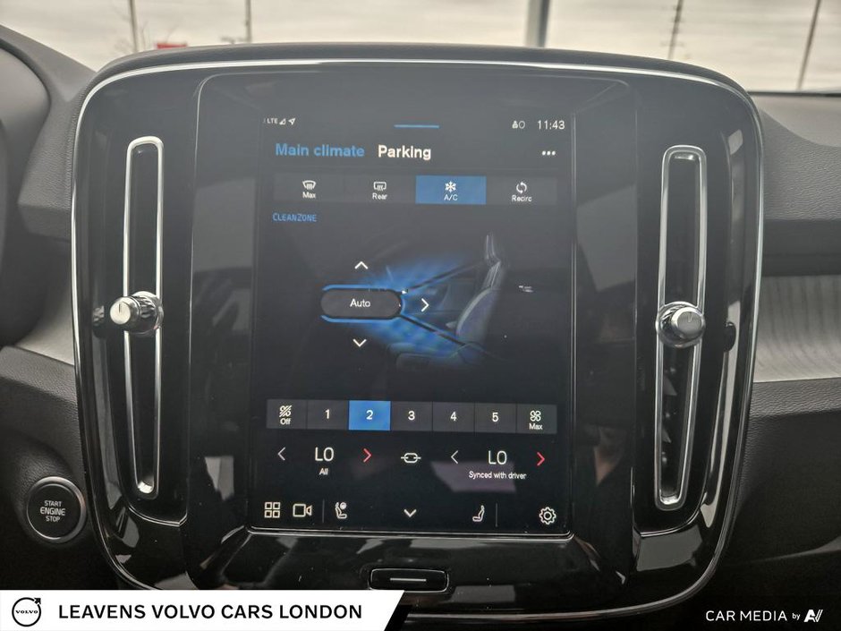 2025 Volvo XC40 PLUS DARK THEME-29
