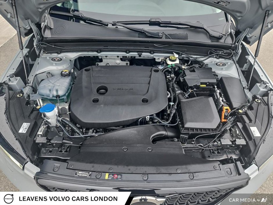 2025 Volvo XC40 PLUS DARK THEME-9
