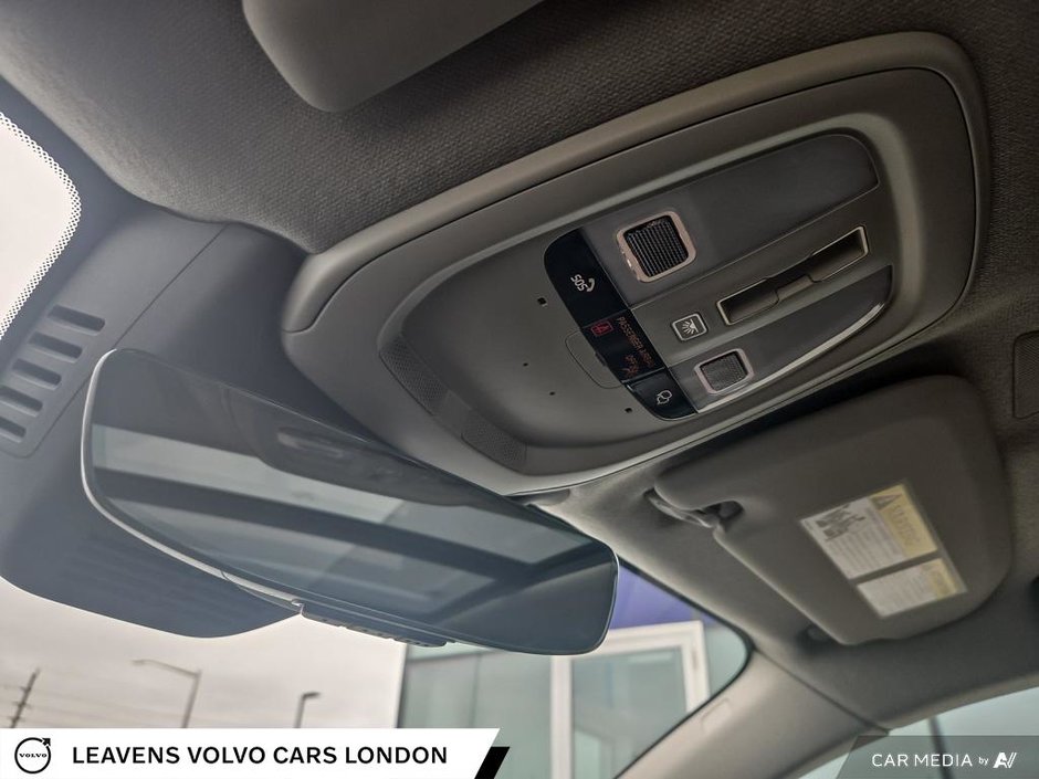 2025 Volvo XC40 PLUS DARK THEME-20
