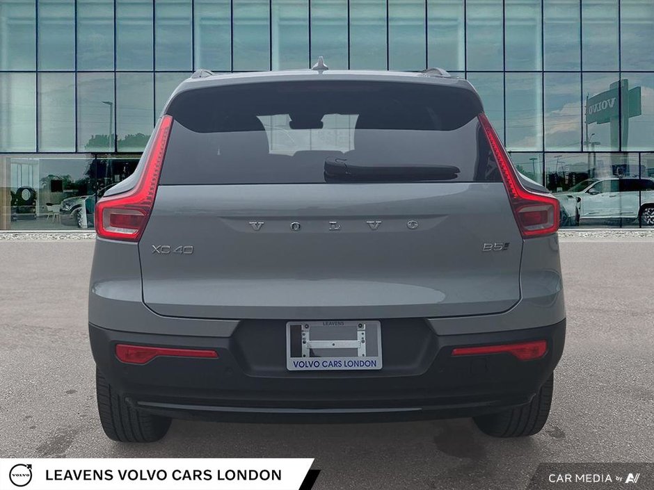 2025 Volvo XC40 PLUS DARK THEME-4