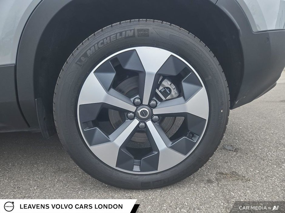 2025 Volvo XC40 PLUS DARK THEME-5