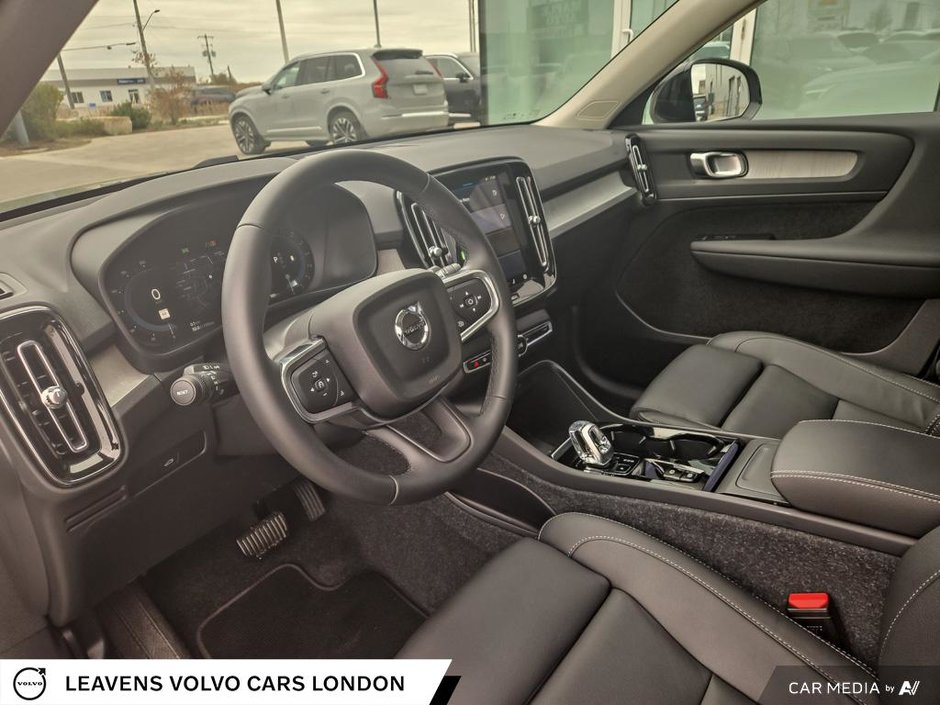 2025 Volvo XC40 PLUS DARK THEME-12