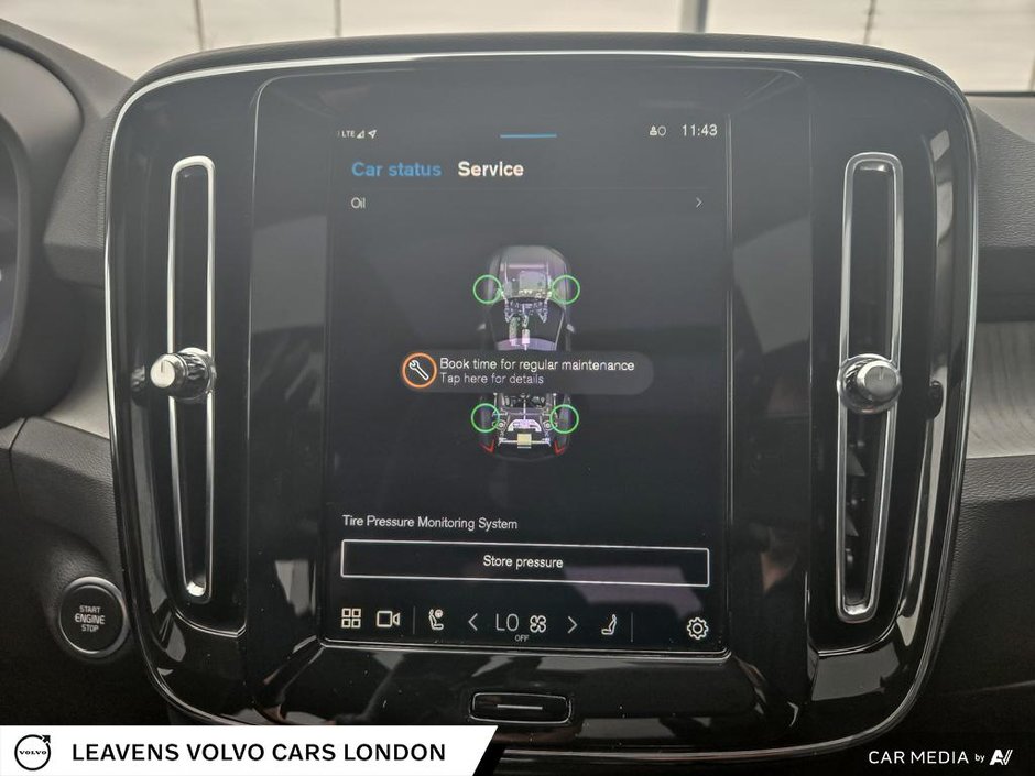 2025 Volvo XC40 PLUS DARK THEME-28