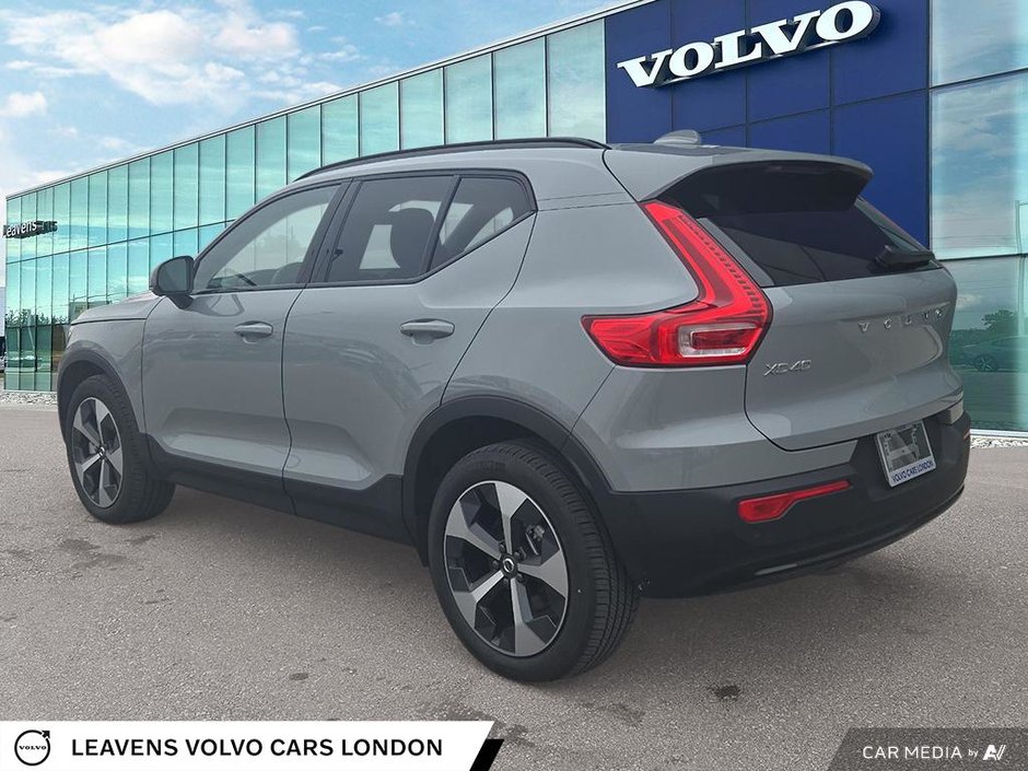 2025 Volvo XC40 PLUS DARK THEME-3