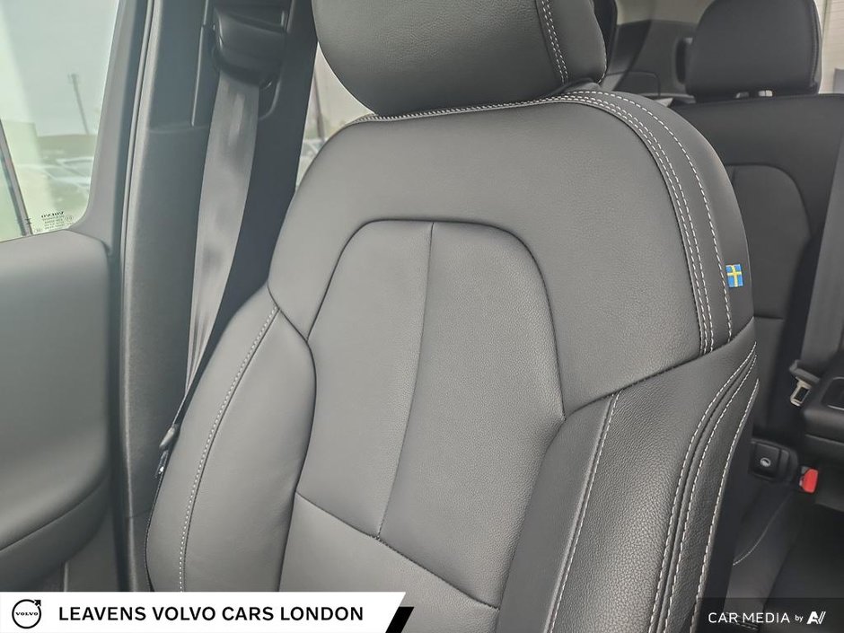 2025 Volvo XC40 PLUS DARK THEME-19