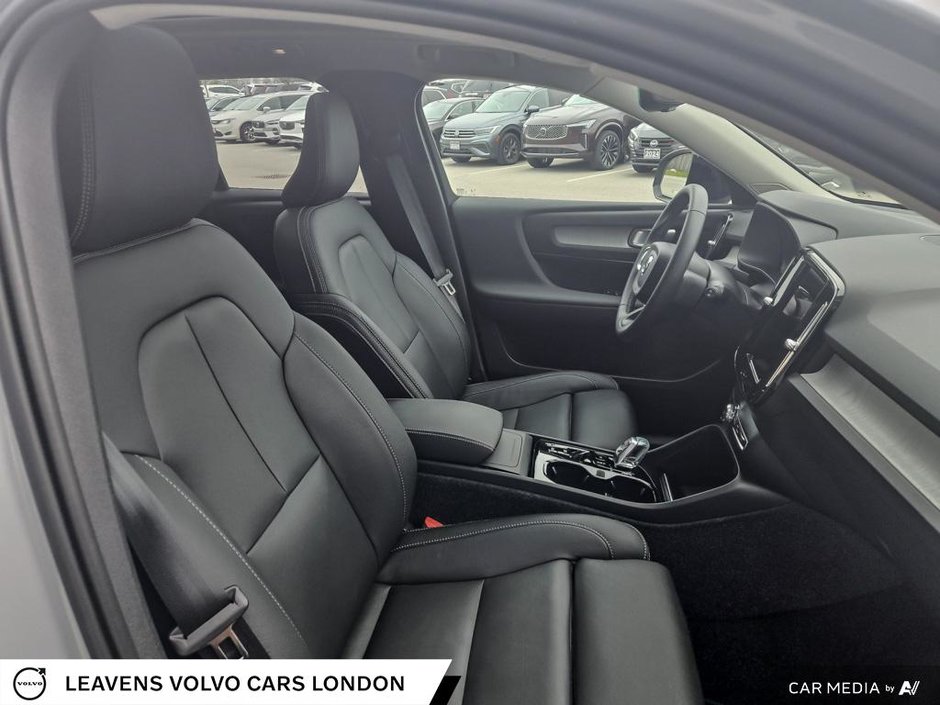 2025 Volvo XC40 PLUS DARK THEME-21