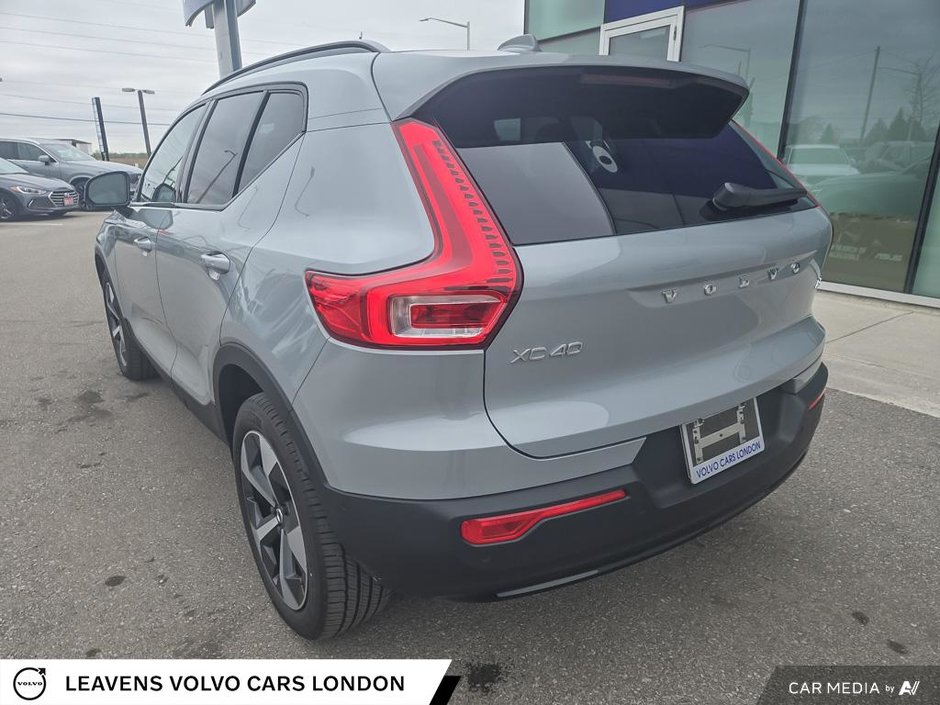 2025 Volvo XC40 PLUS DARK THEME-10