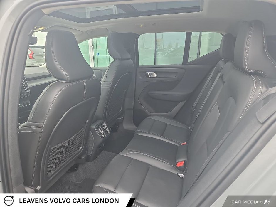 2025 Volvo XC40 PLUS DARK THEME-22