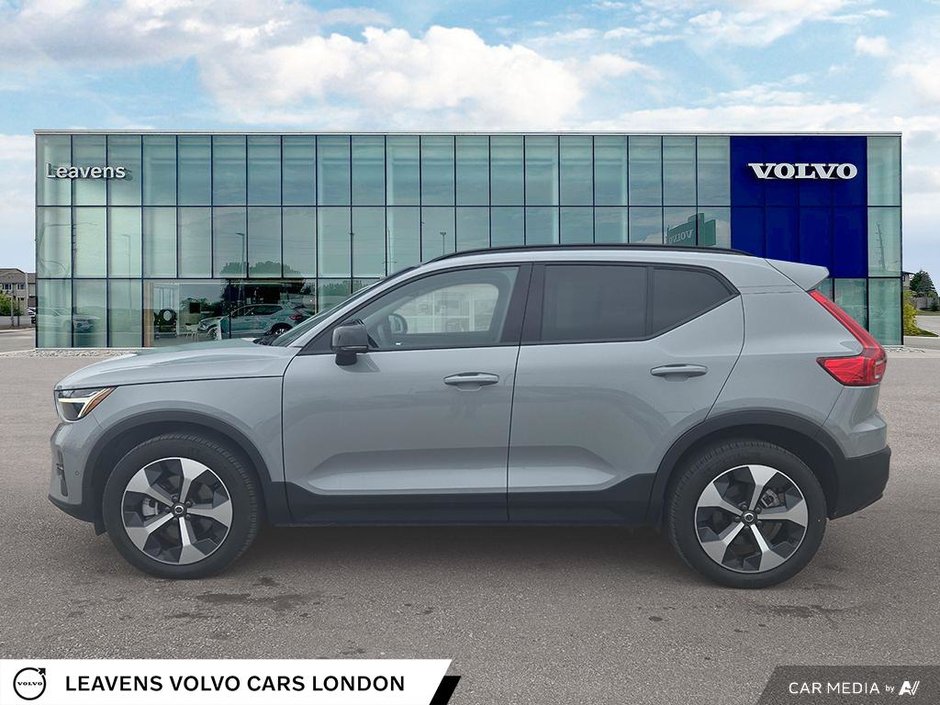 2025 Volvo XC40 PLUS DARK THEME-2