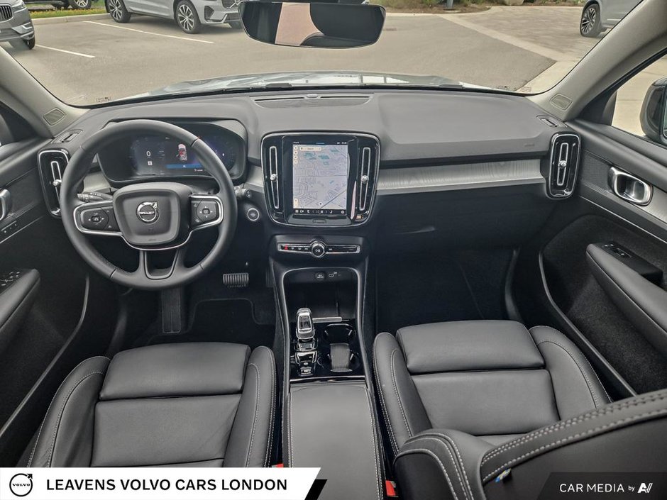 2025 Volvo XC40 PLUS DARK THEME-23