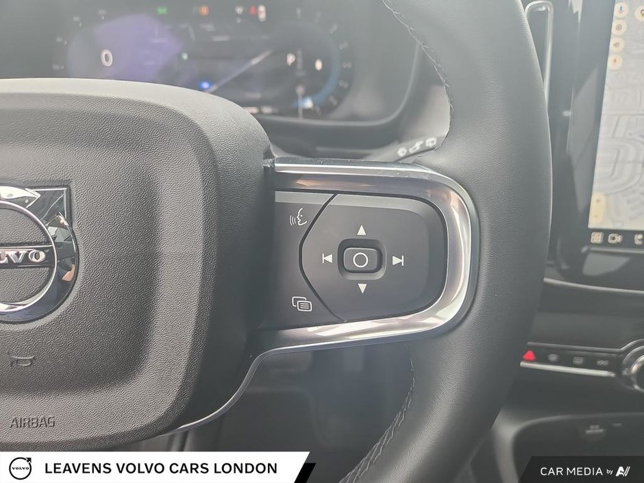 2025 Volvo XC40 PLUS DARK THEME-15