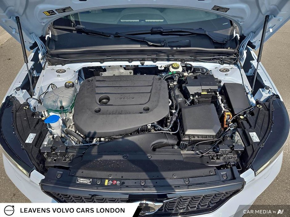 2025 Volvo XC40 PLUS DARK THEME-9