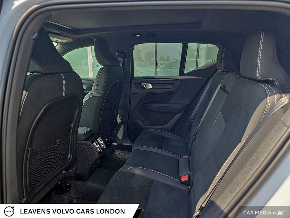 2025 Volvo XC40 PLUS DARK THEME-22