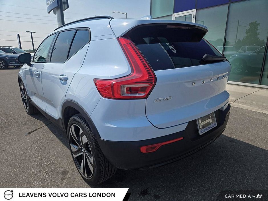2025 Volvo XC40 PLUS DARK THEME-10