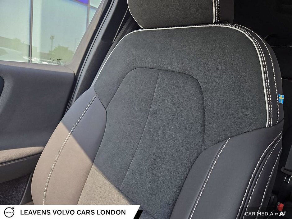 2025 Volvo XC40 PLUS DARK THEME-19
