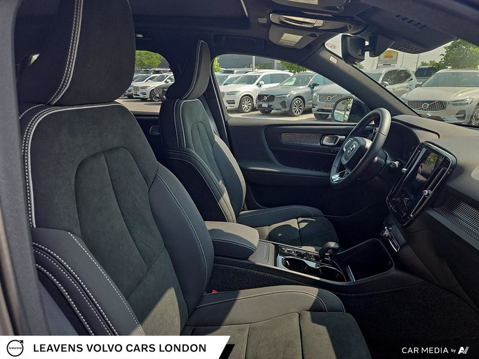 2025 Volvo XC40 PLUS DARK THEME-21