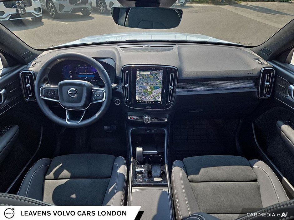 2025 Volvo XC40 PLUS DARK THEME-23