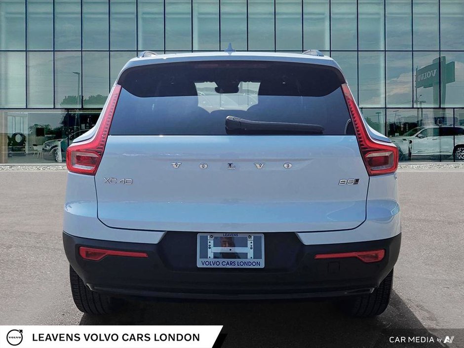 2025 Volvo XC40 PLUS DARK THEME-4