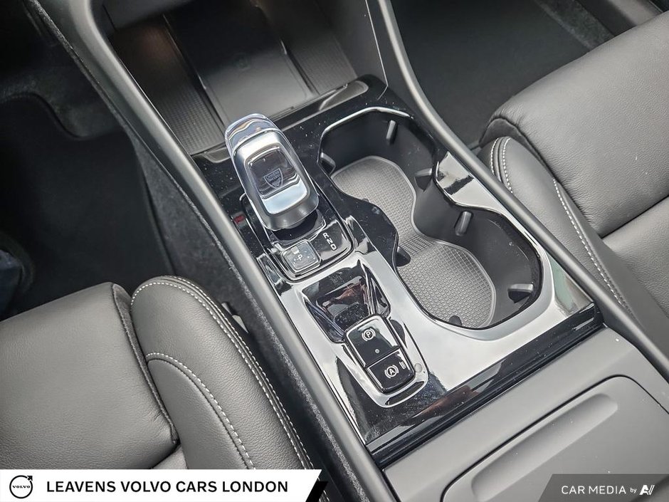 2025 Volvo XC40 PLUS BRIGHT THEME-17