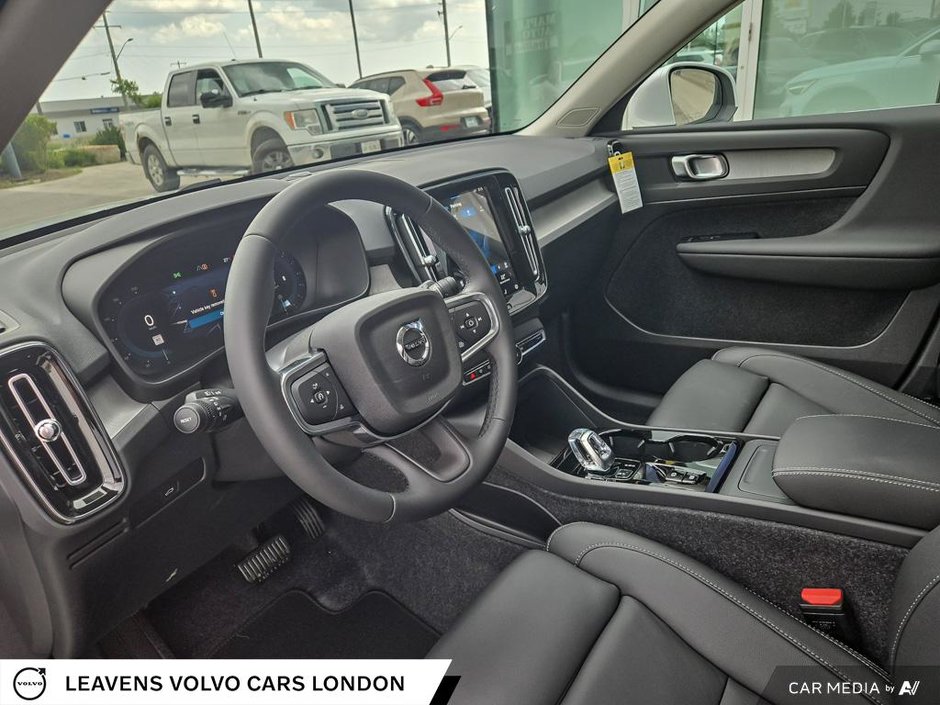 2025 Volvo XC40 PLUS BRIGHT THEME-12