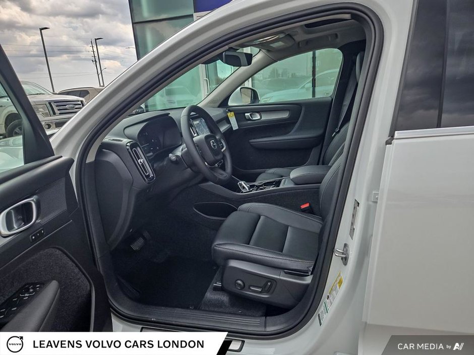 2025 Volvo XC40 PLUS BRIGHT THEME-25