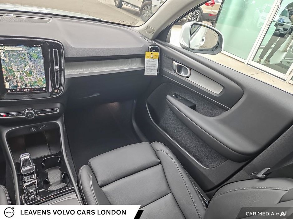 2025 Volvo XC40 PLUS BRIGHT THEME-24