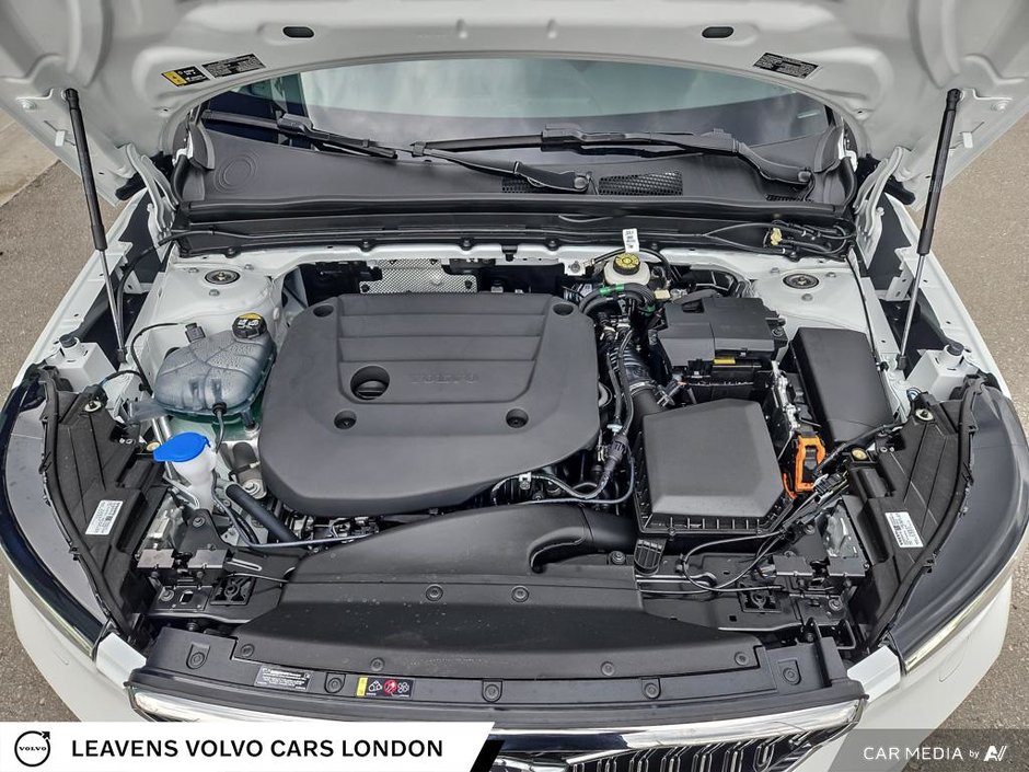 2025 Volvo XC40 PLUS BRIGHT THEME-9