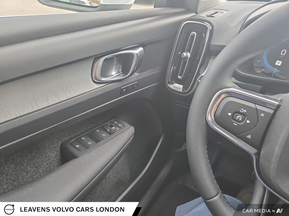 2025 Volvo XC40 PLUS BRIGHT THEME-16