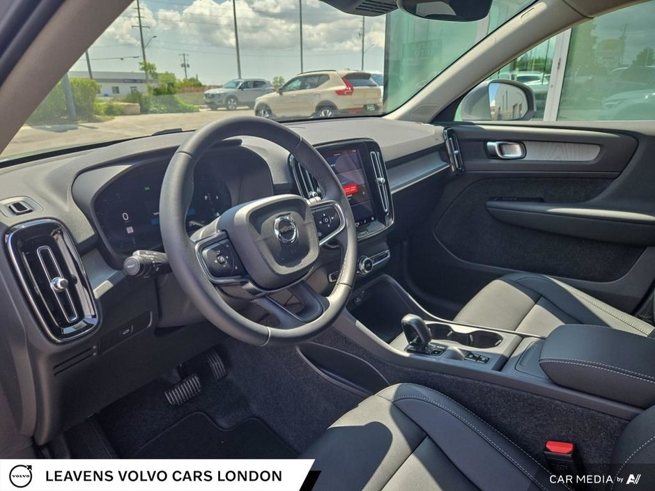2025 Volvo XC40 CORE BRIGHT THEME-12