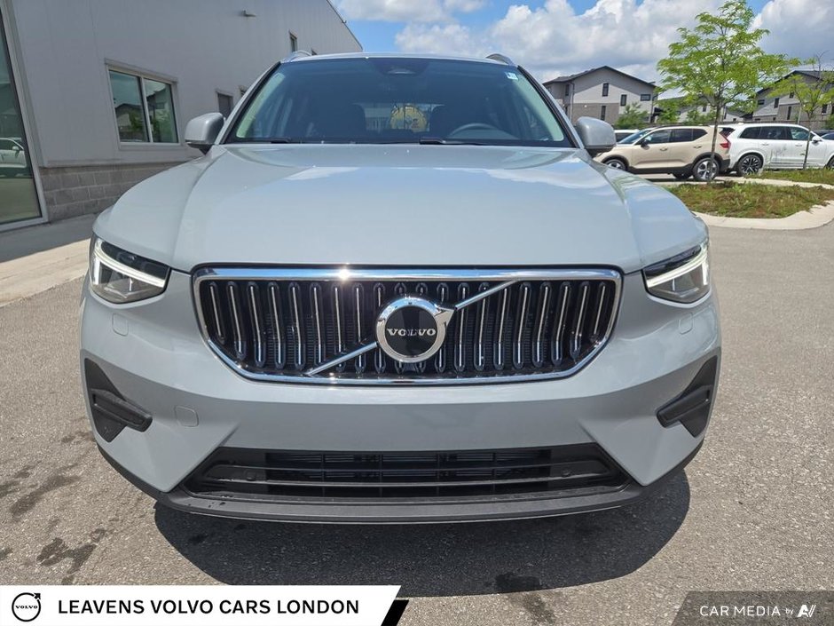 2025 Volvo XC40 CORE BRIGHT THEME-8