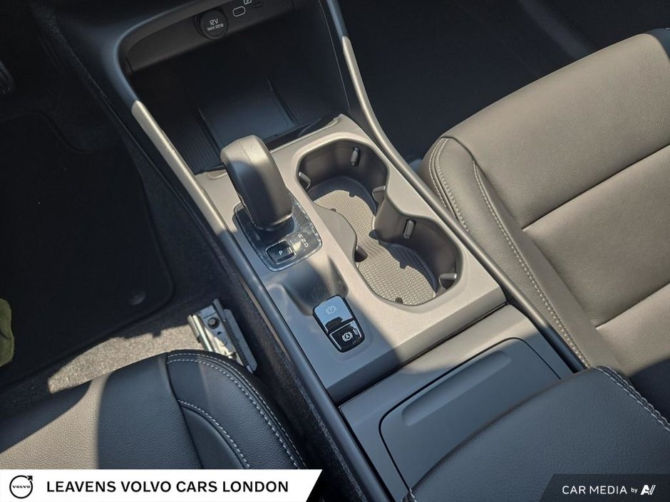 2025 Volvo XC40 CORE BRIGHT THEME-17