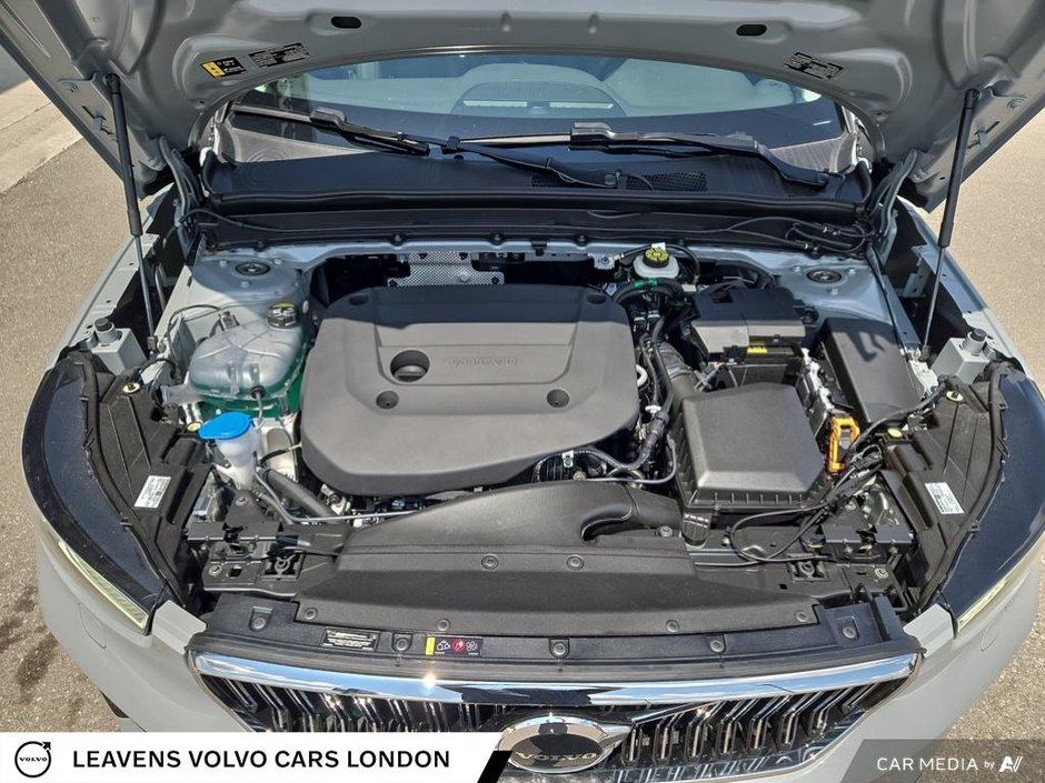 2025 Volvo XC40 CORE BRIGHT THEME-9