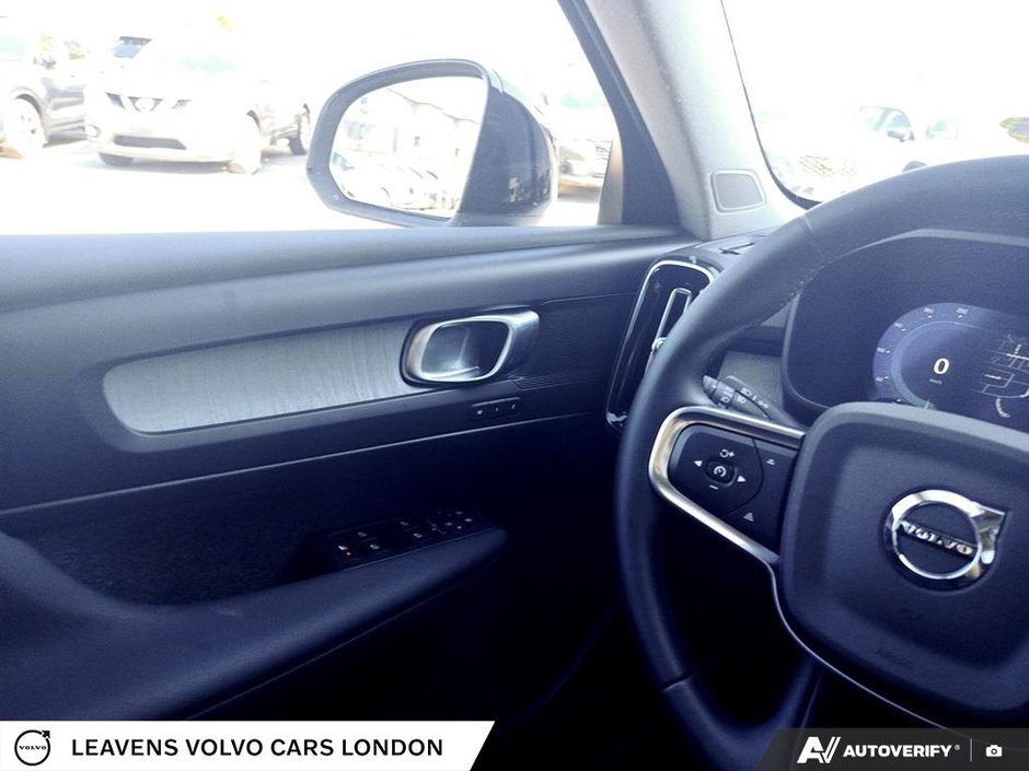 2025 Volvo XC40 PLUS DARK THEME-16