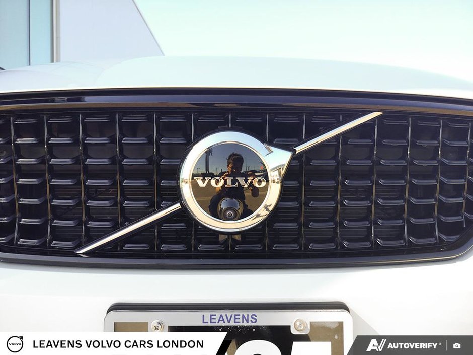 2025 Volvo XC40 PLUS DARK THEME-8