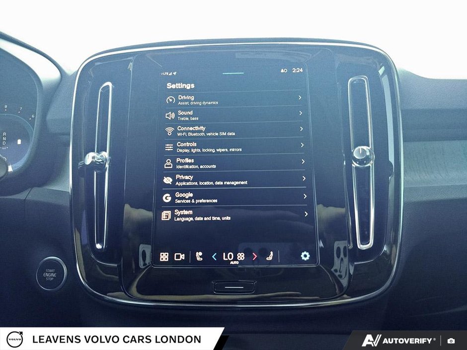 2025 Volvo XC40 PLUS DARK THEME-20