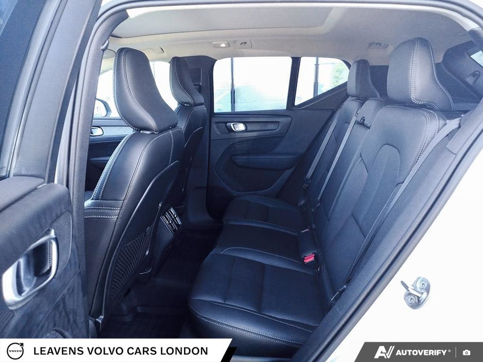 2025 Volvo XC40 PLUS DARK THEME-26