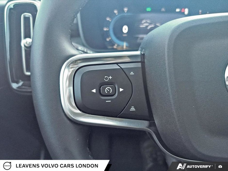 2025 Volvo XC40 PLUS DARK THEME-22