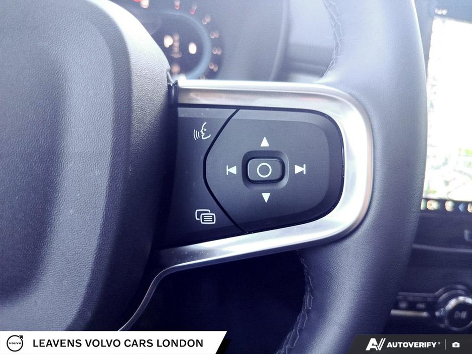 2025 Volvo XC40 PLUS DARK THEME-15