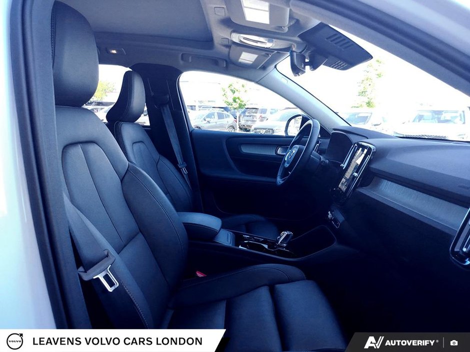 2025 Volvo XC40 PLUS DARK THEME-25