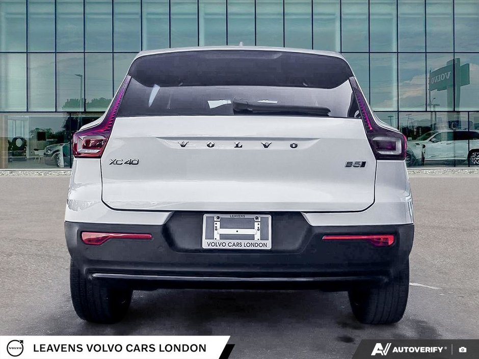 2025 Volvo XC40 PLUS DARK THEME-4