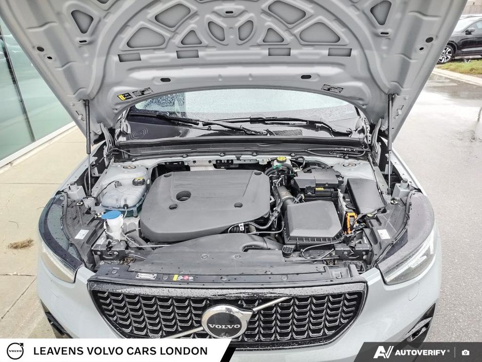2025 Volvo XC40 PLUS DARK THEME-9