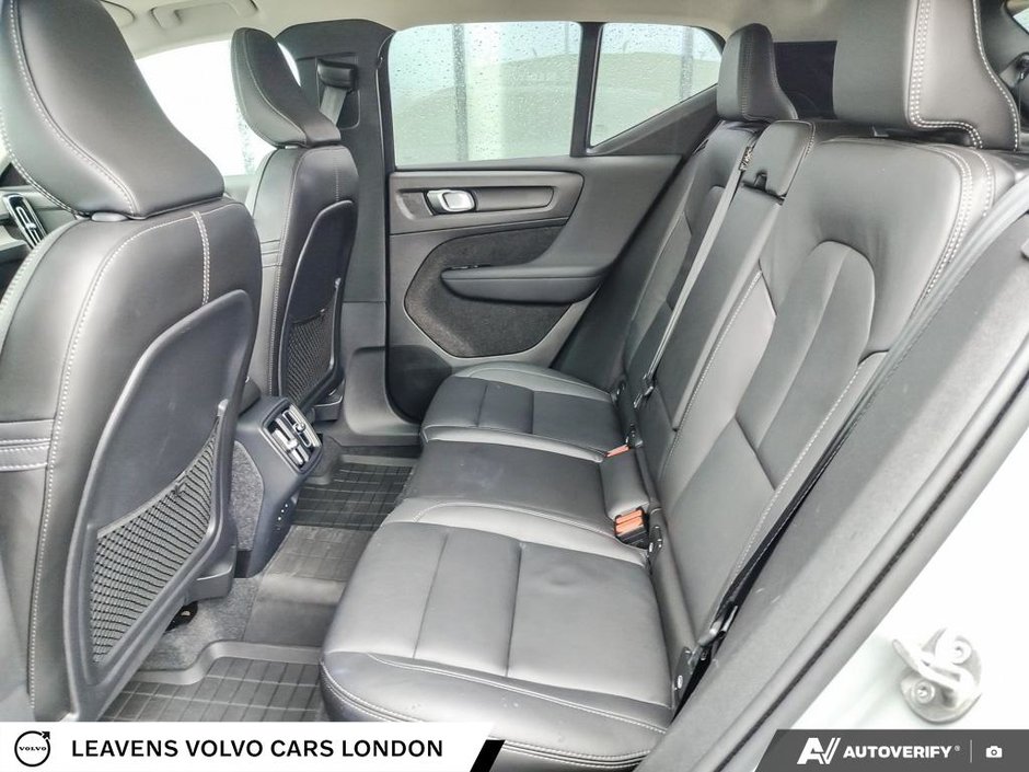 2025 Volvo XC40 PLUS DARK THEME-22