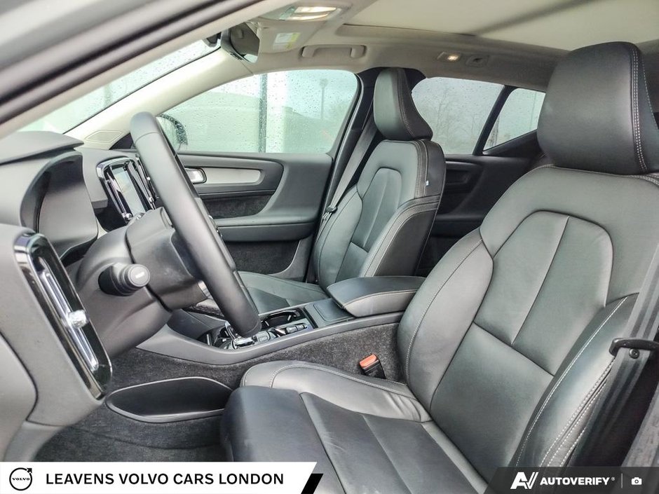 2025 Volvo XC40 PLUS DARK THEME-25